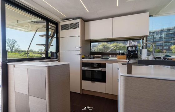 Prestige 590 Flybridge