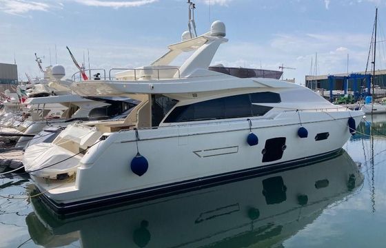 Ferretti 720