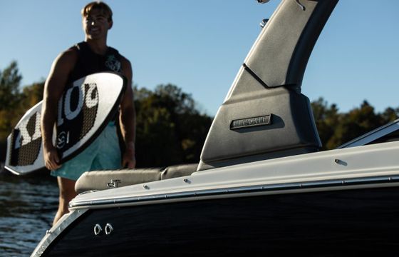 Four Winns H4 Surf Edition