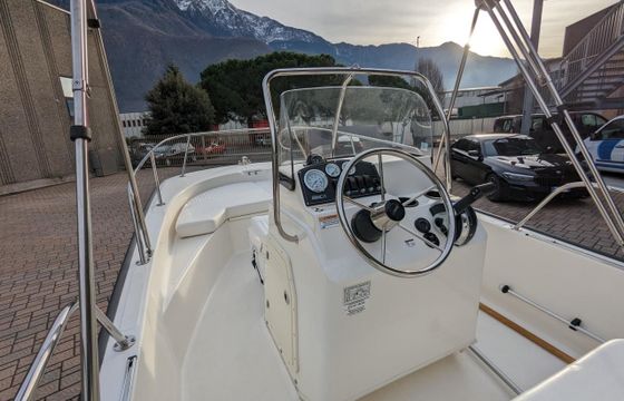 Boston Whaler Montauk 170