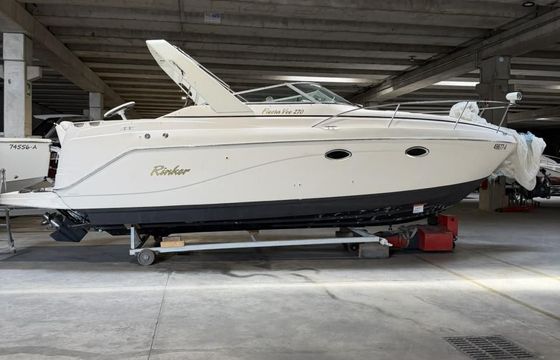 Rinker Fiesta VEE 270