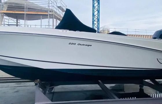 Boston Whaler 220 Outrage