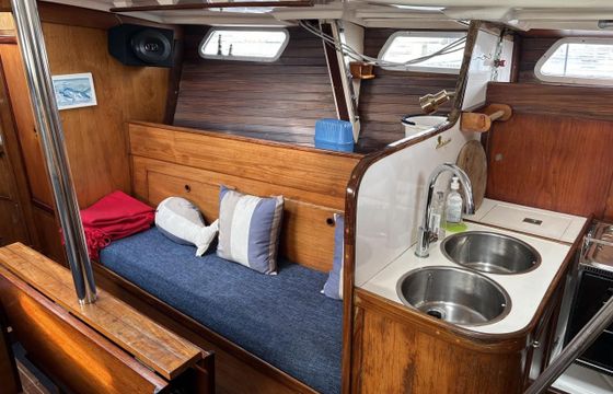 Amphora 38