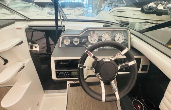 Regal Marine 2550 Cuddy