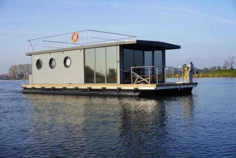 La Mare Modern 15 Houseboat