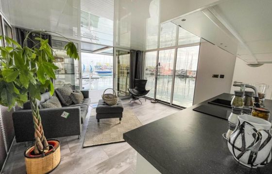 La Mare Modern 15 Houseboat