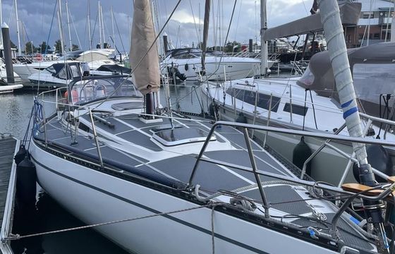 Helmsman Barracuda 35