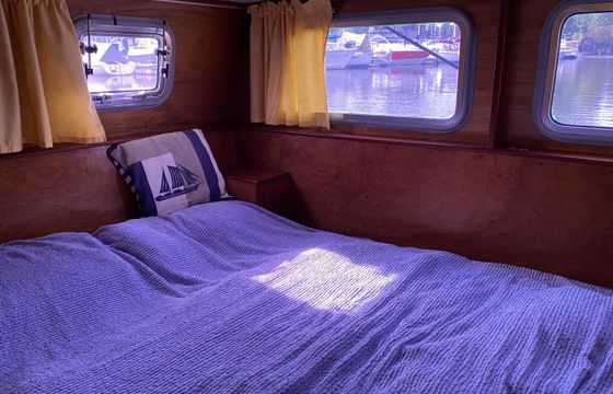 Motoryacht Hausboot Refit Liegeplatz