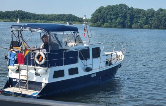 Motoryacht Hausboot Refit Liegeplatz