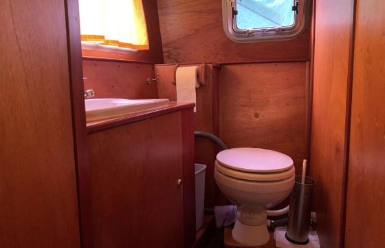 Motoryacht Hausboot Refit Liegeplatz