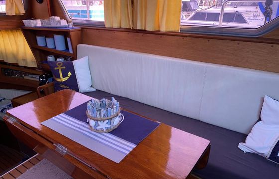 Motoryacht Hausboot Refit Liegeplatz