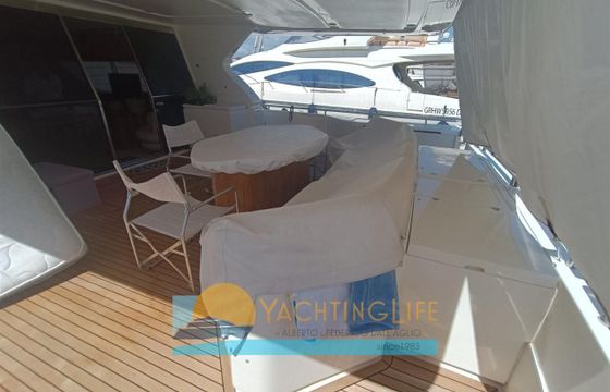 Ferretti 810