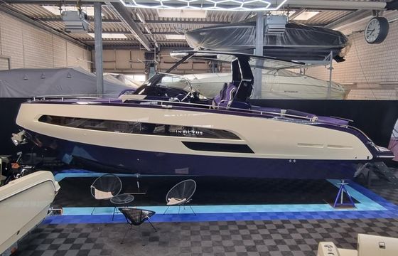 Invictus GT 320 | 5 Jahre Liegeplatz möglich