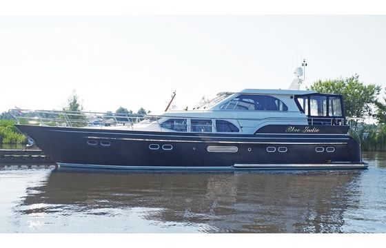 B. van den Hoven Van Den Hoven Exclusive 1500 LE