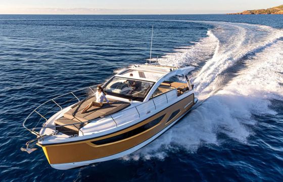 Sealine S390