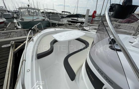 B2 Marine CAP FERRET 652