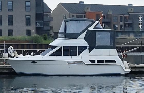 Carver 325 Flybridge Aft Cabin