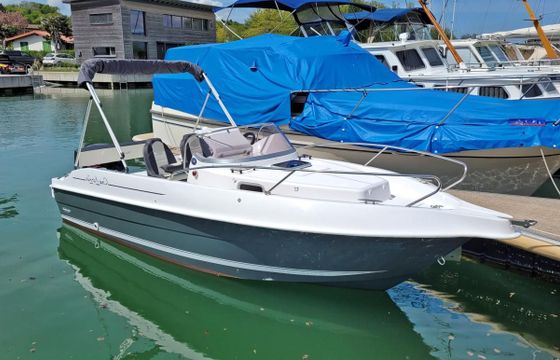 B2 Marine Cap Ferret 572 Cruiser + Mercury 115 EFI