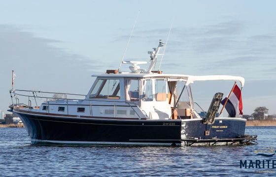 Grand Banks Eastbay 38 HX