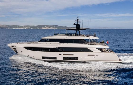 Ferretti Custom Line Navetta 33