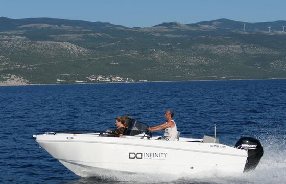 Infinity 575 MC