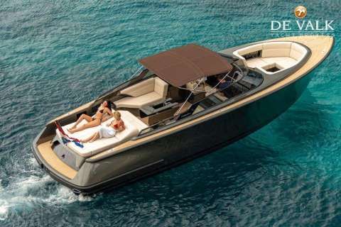 Custom Built Houseboat luxe motor
