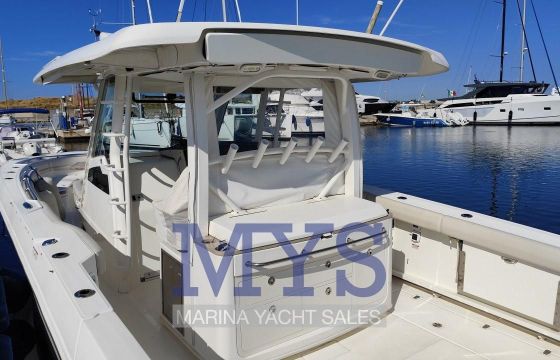 Boston Whaler 380 Outrage