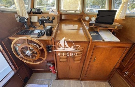 Crowntrawler 830