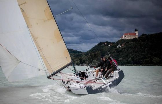 Code 8 canting keel