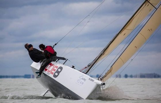 Code 8 canting keel