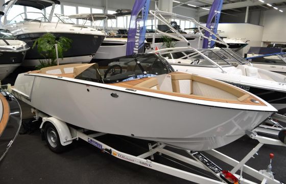 VTS Boats Flying Shark 5.7 Bowrider Deluxe