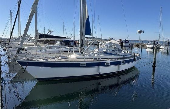 Hallberg Rassy 352