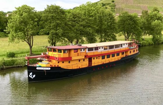 Fahrgastschiff