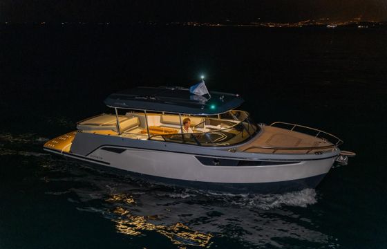 Alfastreet 28 Cabin