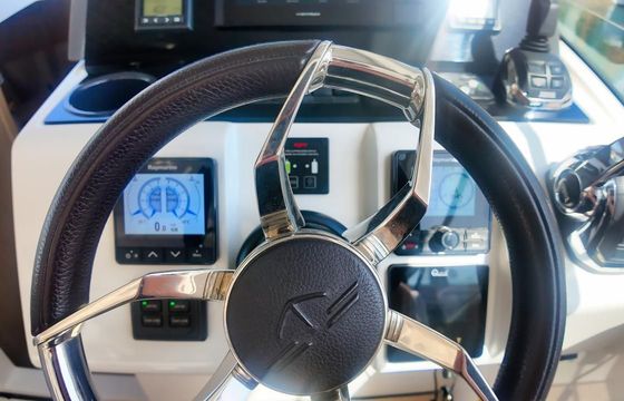 Sealine S 335