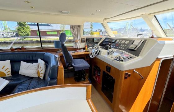 Whitewater Wolfe 46 Flybridge