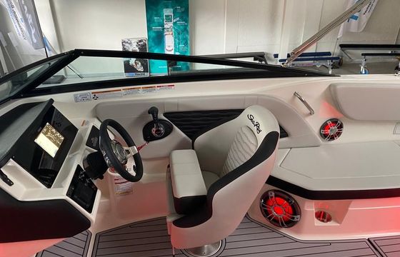Sea Ray SPX 230 Ltd. Edition