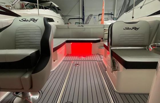 Sea Ray SPX 230 Ltd. Edition