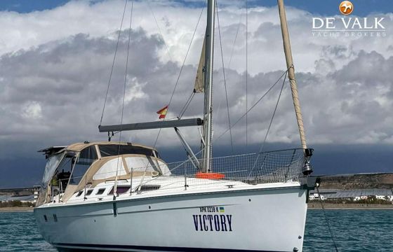 Hunter Marine 38