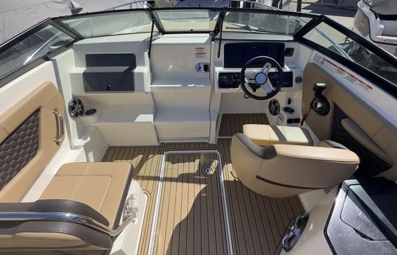 Sea Ray Sunsport (SSE) 230 & Trailer (1. Hand)