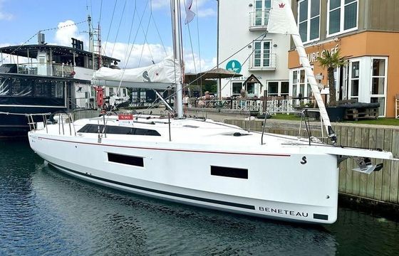 Beneteau Oceanis 37.1