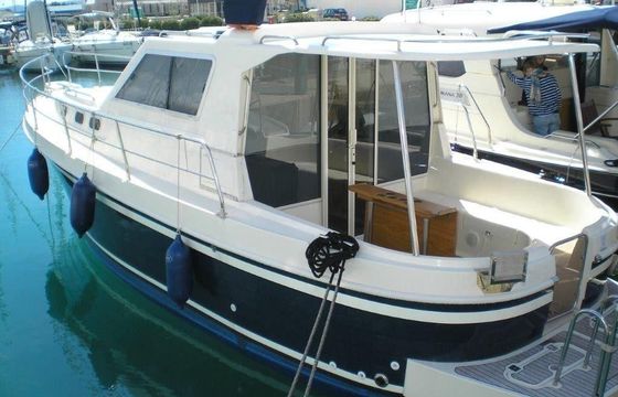Adria 1002 Vektor