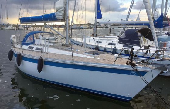 Sweden Yachts 370