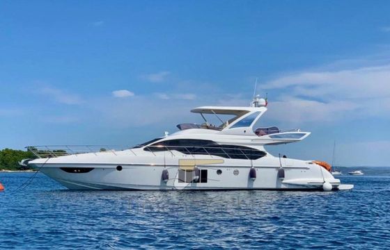 Azimut 64 fly