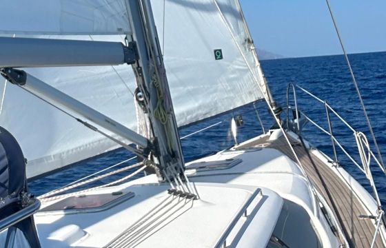 HuntYachts HUNTER 45DS | strong deck saloon yacht