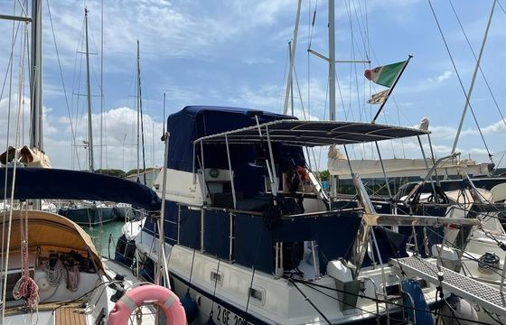 Hatteras 38