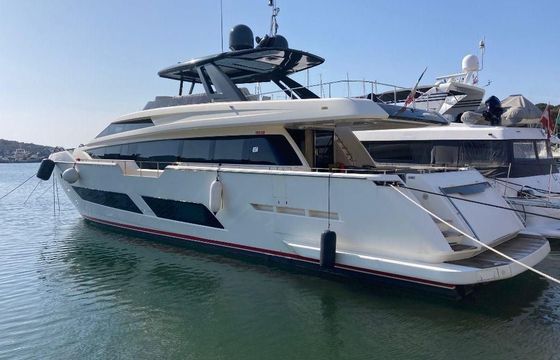 Ferretti 850 HT