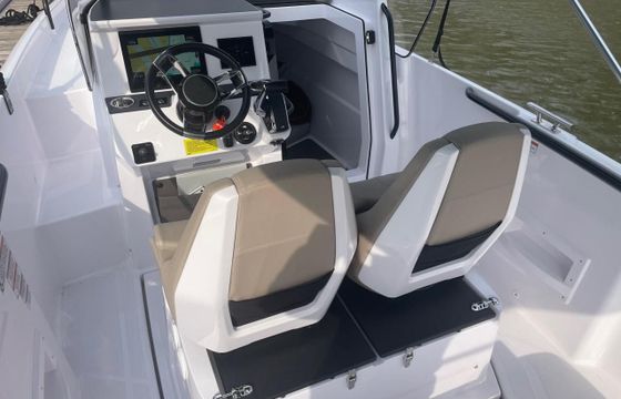 Axopar 25 Cross Bow
