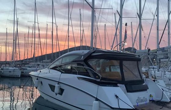 Beneteau GT40