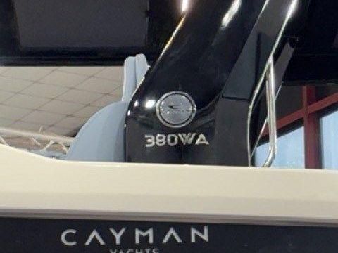 Cayman 380 WA